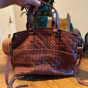 Cute woven leather purse very good condition